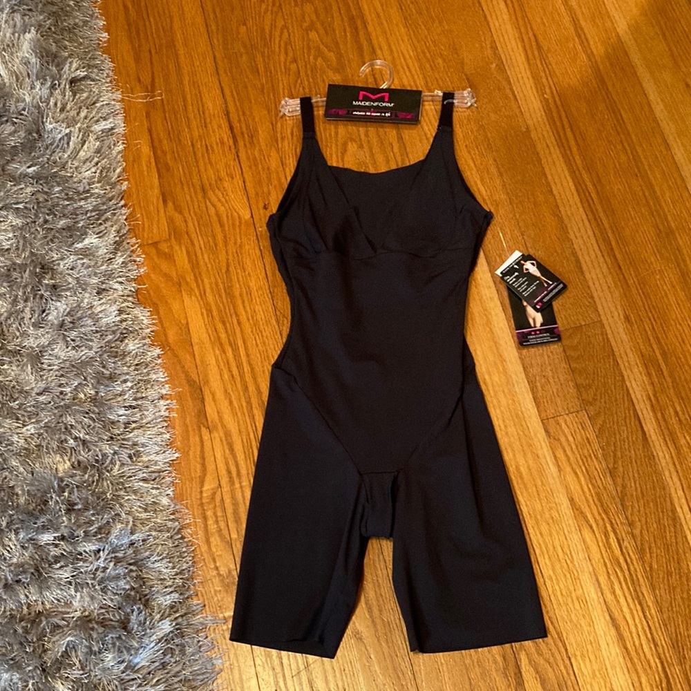 MaidenForm Smoother NWT